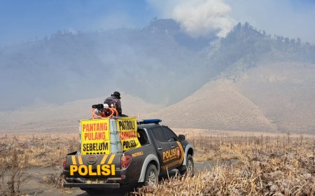 Polres Probolinggo Terjunkan Personel dan Armada Modifikasi untuk Padamkan Karhutla di Blok Pengol Bromo